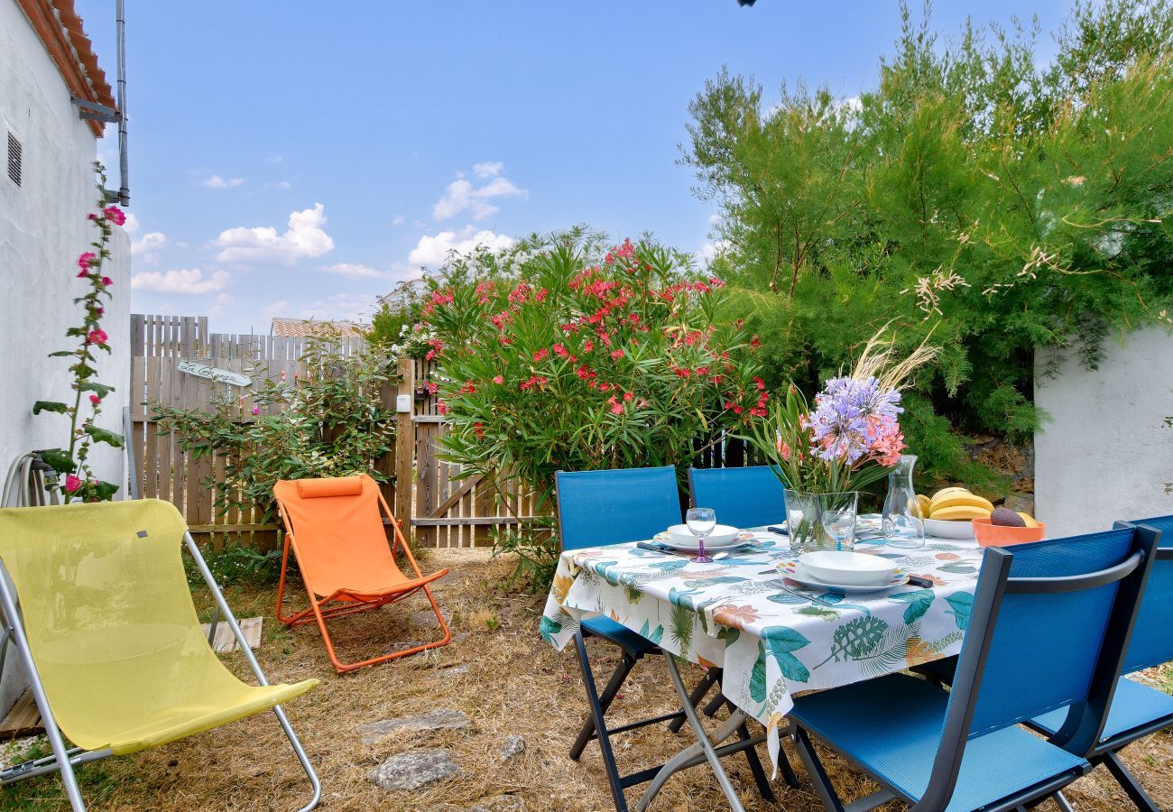 Studio in L'Epine - 300m from the beach - house with garden for 3
