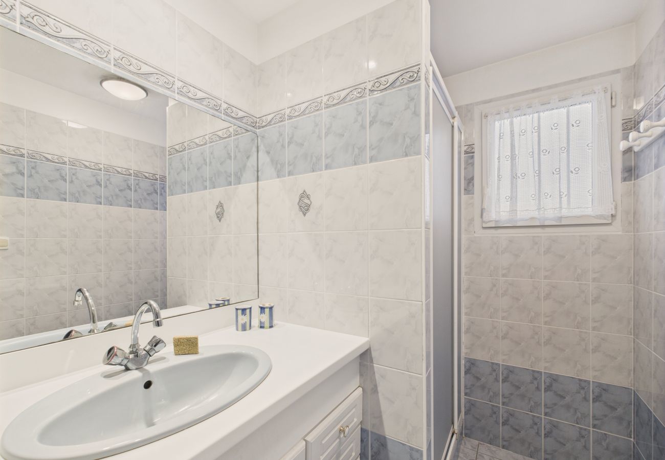 House in Saint-Hilaire-de-Riez - Garden and veranda - House for 6 in St Gilles