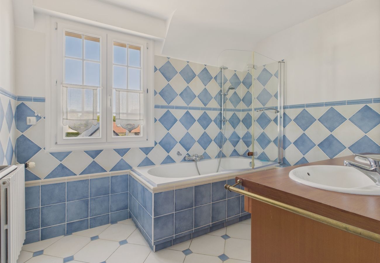 House in Le Pouliguen - 650m from the sea – Large house for 10 with pool