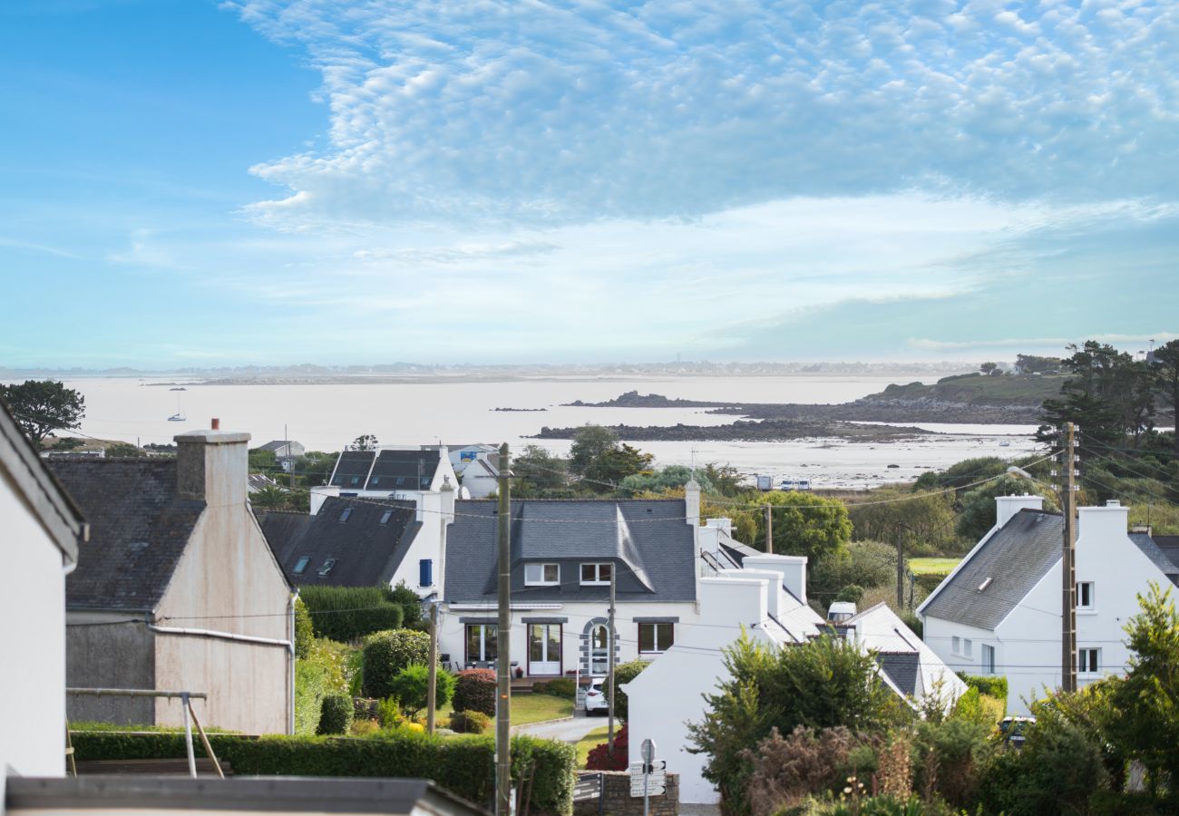 House in Plouguerneau - Villa for 9 - Heated Pool - Jacuzzi - petanque 