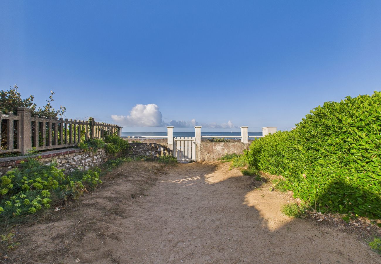 House in Pornichet - House with private beach access for 4adults/1 child