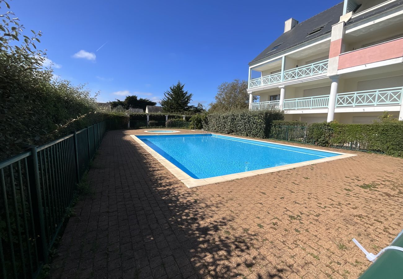 Apartment in Guérande - Apartment with shared pool for 4