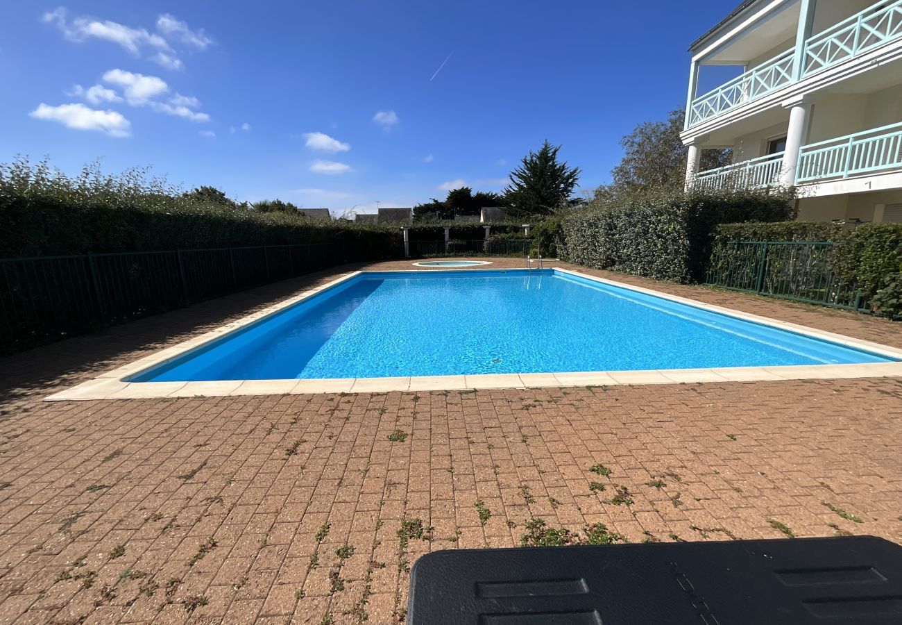 Apartment in Guérande - Apartment with shared pool for 4