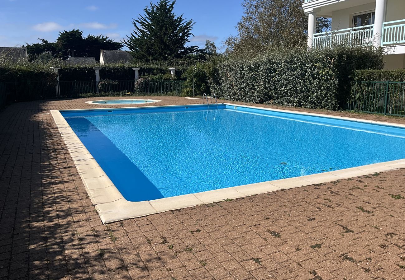 Apartment in Guérande - Apartment with shared pool for 4