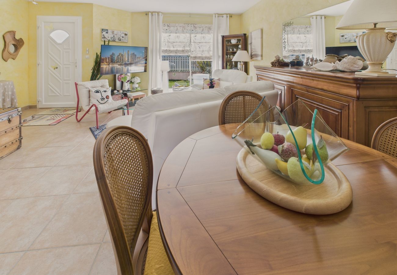 House in Lanton - Charming pink house for 4 - 500m from beach