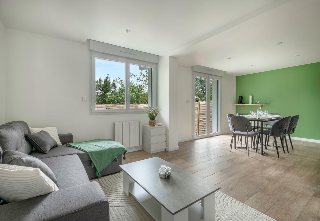Terraced House in Saint-Brevin-les-Pins - House for 6, 950m from the seafront in St Brevin