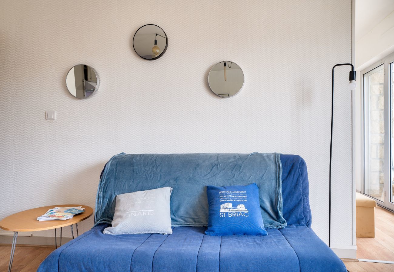 Apartment in Dinard - 700m from the beach, Dinard center, 2 adults 1 child