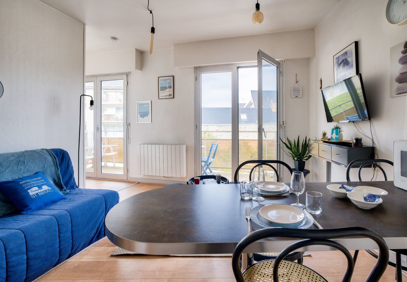 Apartment in Dinard - 700m from the beach, Dinard center, 2 adults 1 child