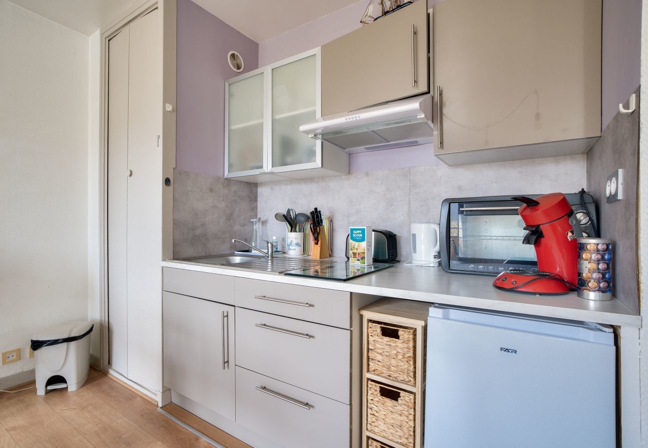 Apartment in Dinard - 700m from the beach, Dinard center, 2 adults 1 child