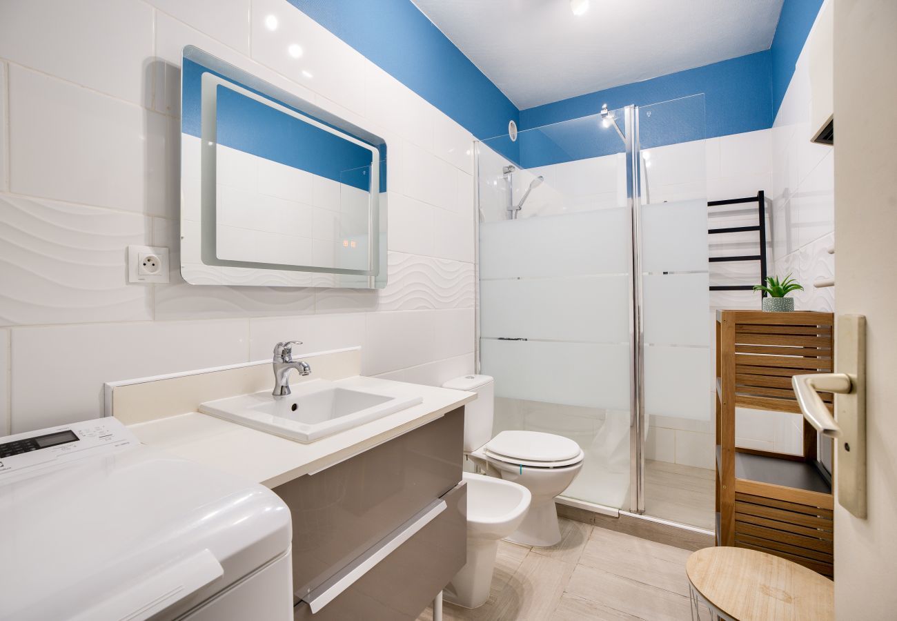 Apartment in Dinard - 700m from the beach, Dinard center, 2 adults 1 child