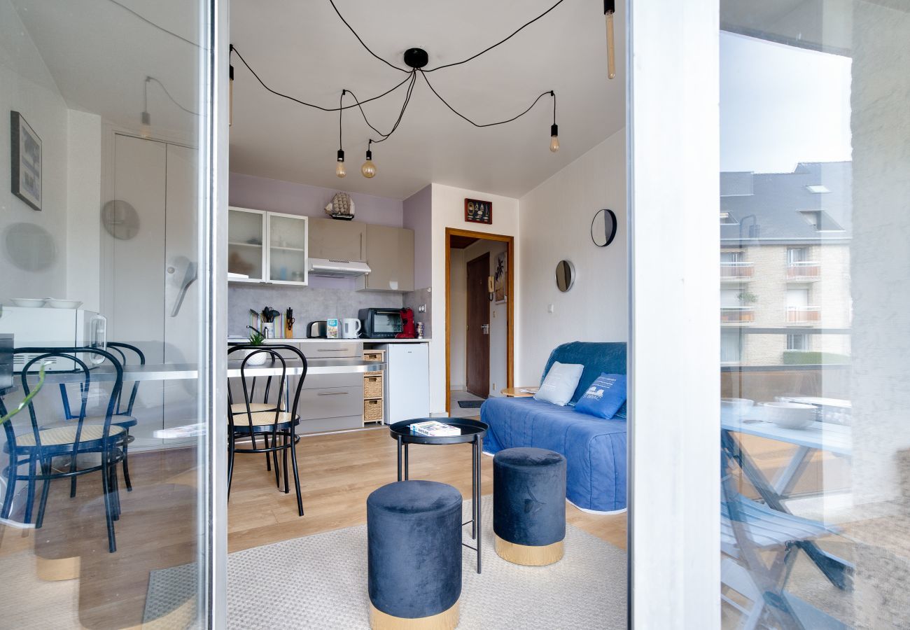 Apartment in Dinard - 700m from the beach, Dinard center, 2 adults 1 child