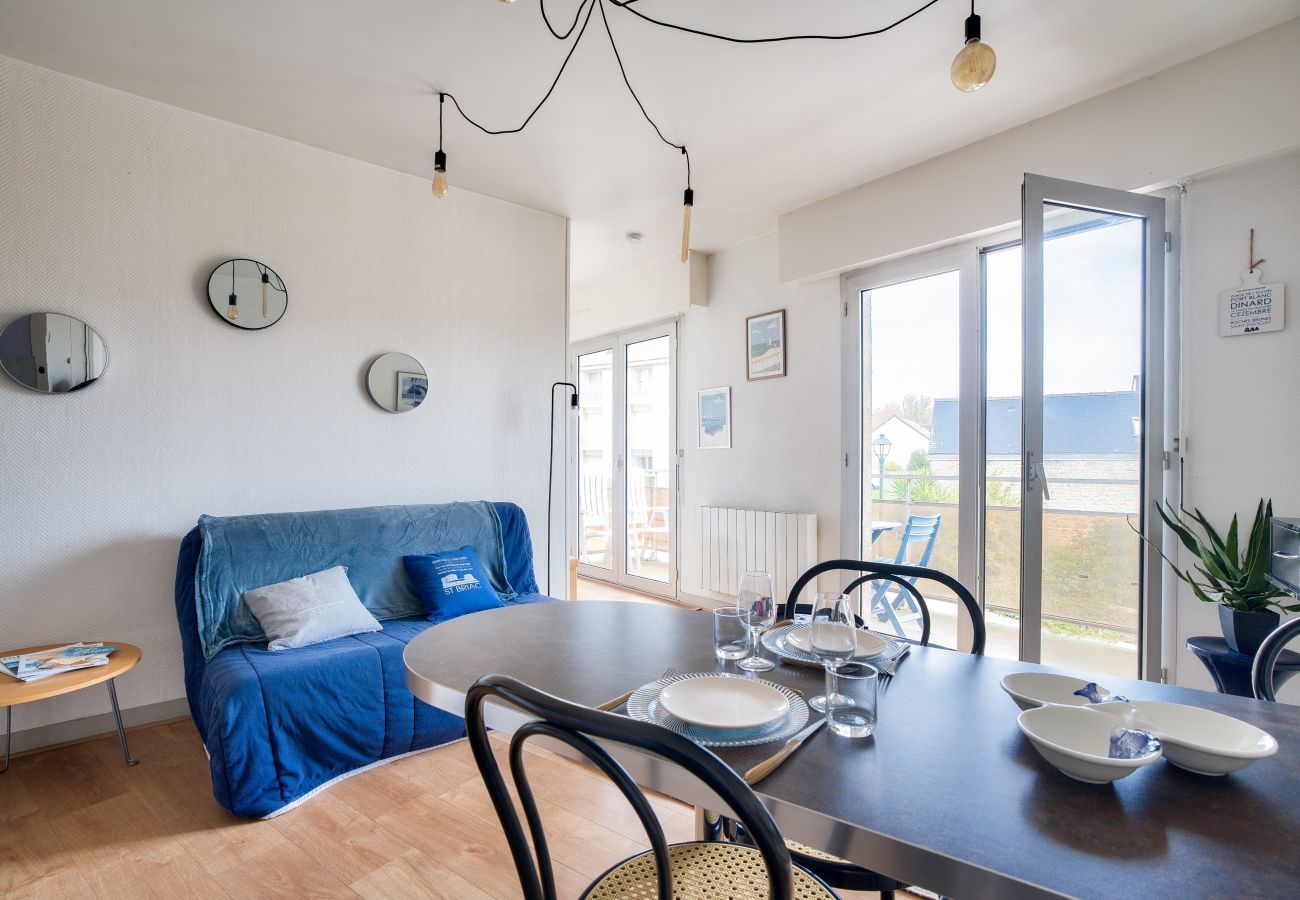 Apartment in Dinard - 700m from the beach, Dinard center, 2 adults 1 child