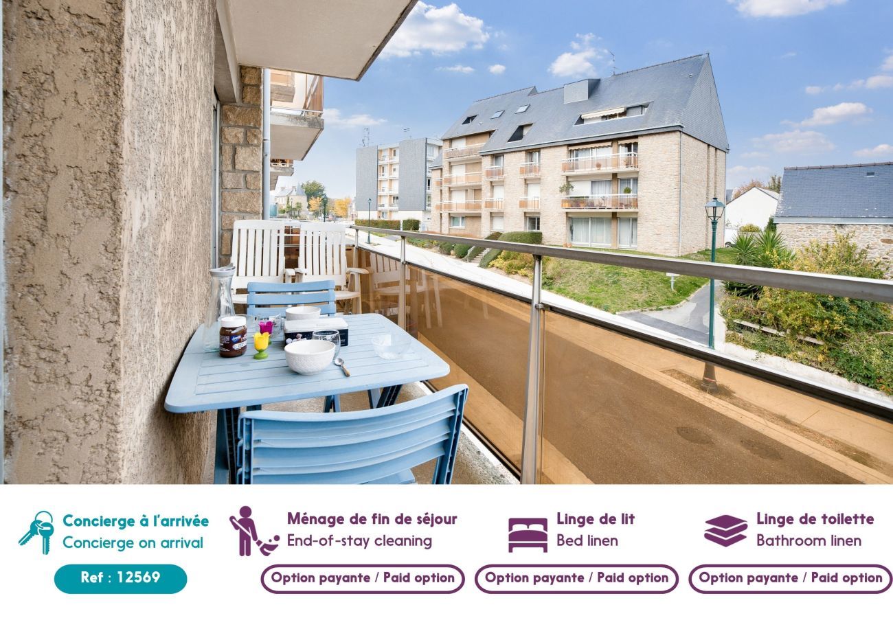 Apartment in Dinard - 700m from the beach, Dinard center, 2 adults 1 child
