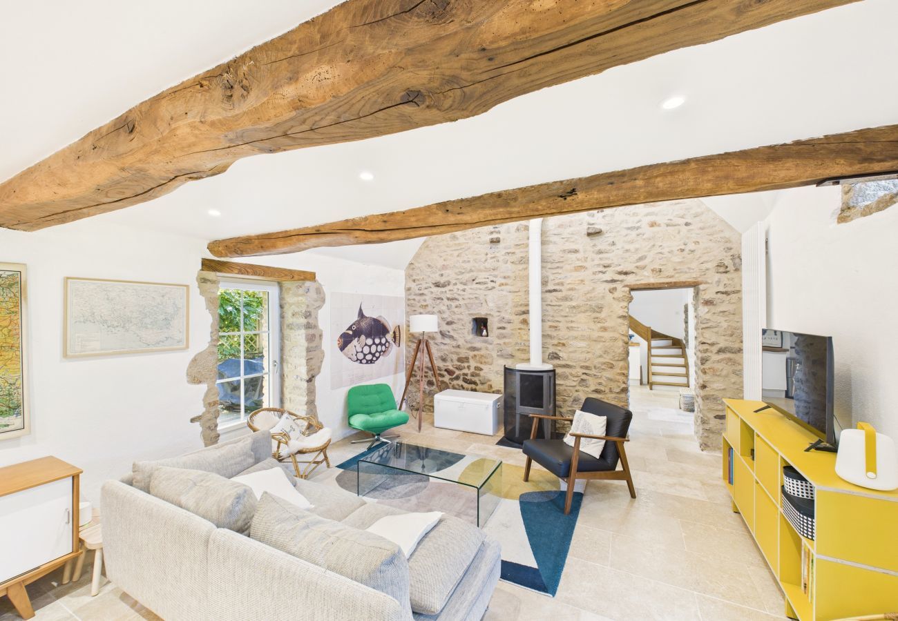 House in Baden - Charming thatched cottage for 6 with garden House in Baden - Charming thatched cottage for 6 with garden