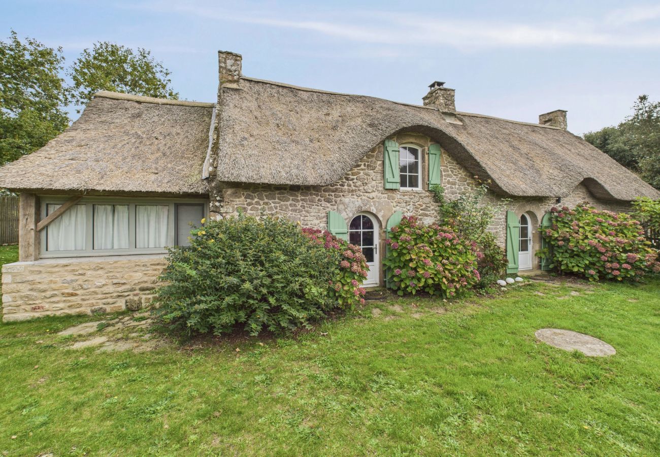 House in Baden - Charming thatched cottage for 6 with garden House in Baden - Charming thatched cottage for 6 with garden