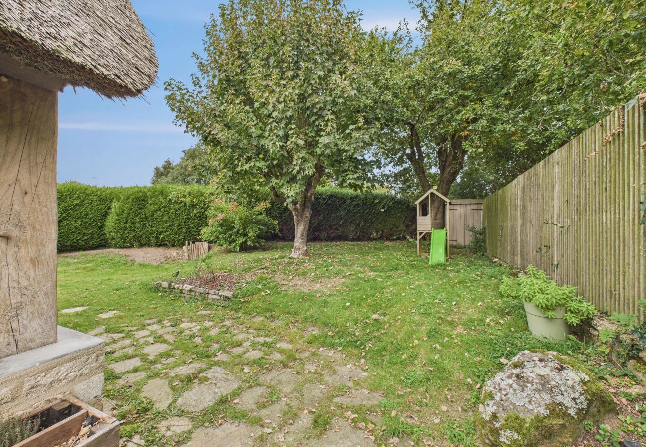 House in Baden - Charming thatched cottage for 6 with garden House in Baden - Charming thatched cottage for 6 with garden