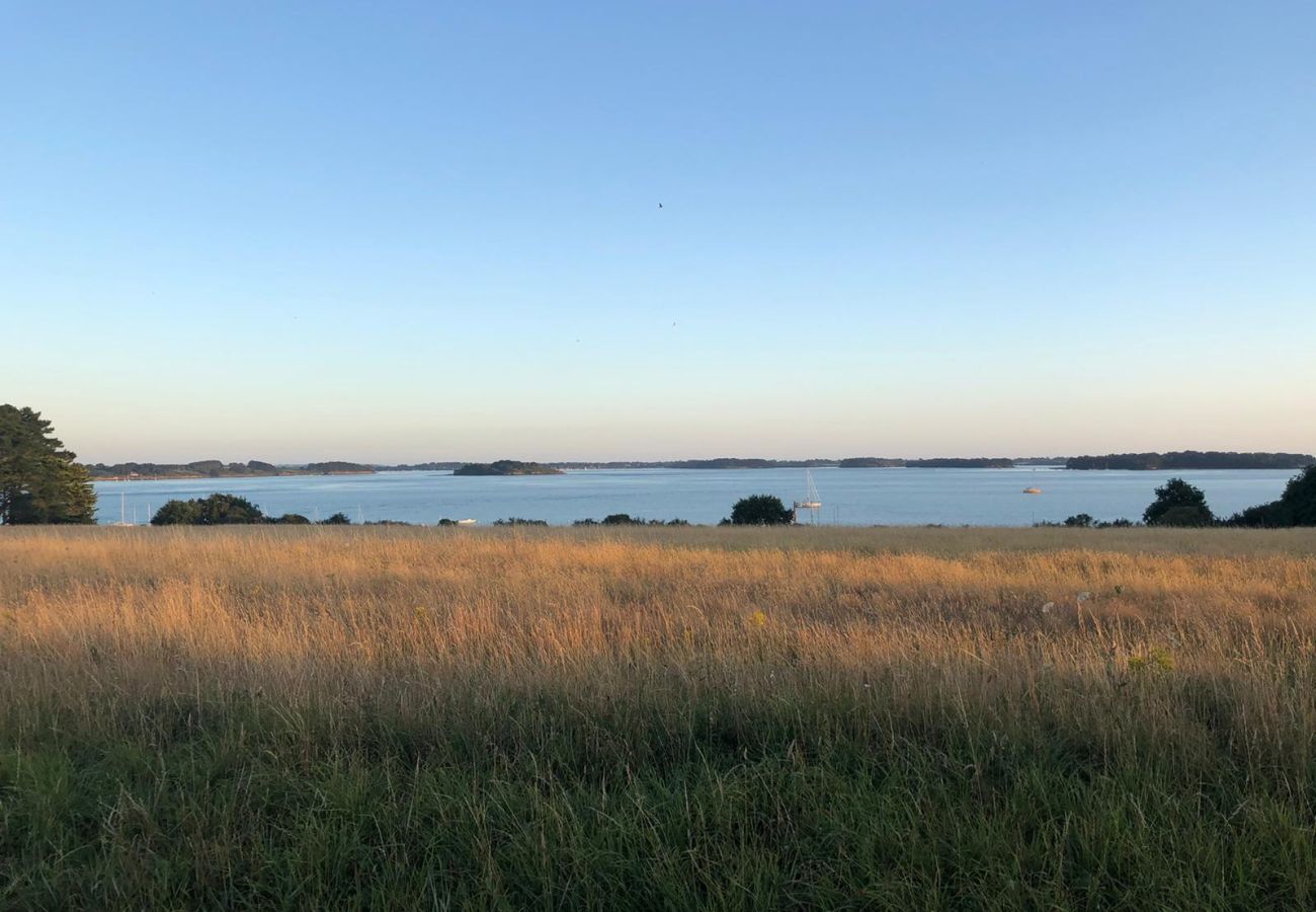 House in Baden - Charming thatched cottage for 6 with garden House in Baden - Charming thatched cottage for 6 with garden