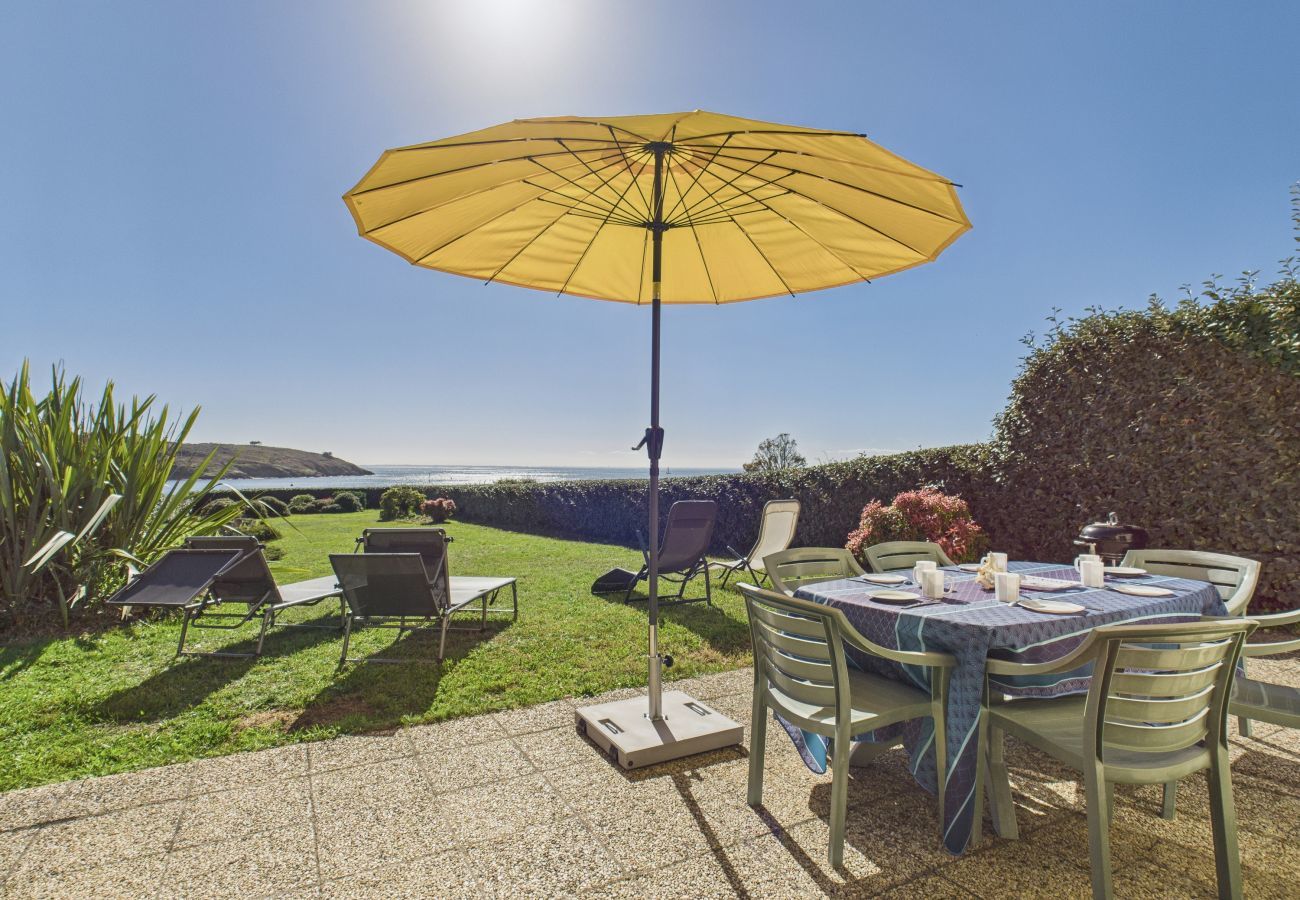 House in Arzon - Facing the Sea – House for 8 with Garden