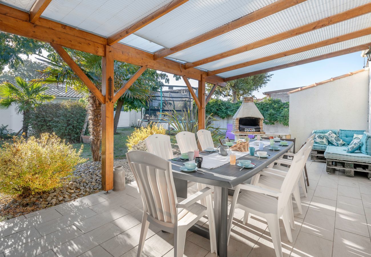 House in La Plaine-sur-Mer - Jacuzzi, beach 500m away, 10 adults, 1 child