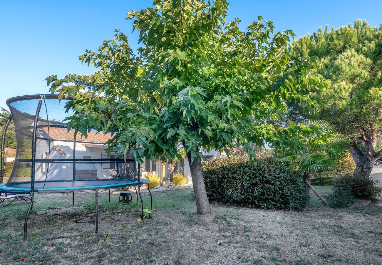 House in La Plaine-sur-Mer - Jacuzzi, beach 500m away, 10 adults, 1 child