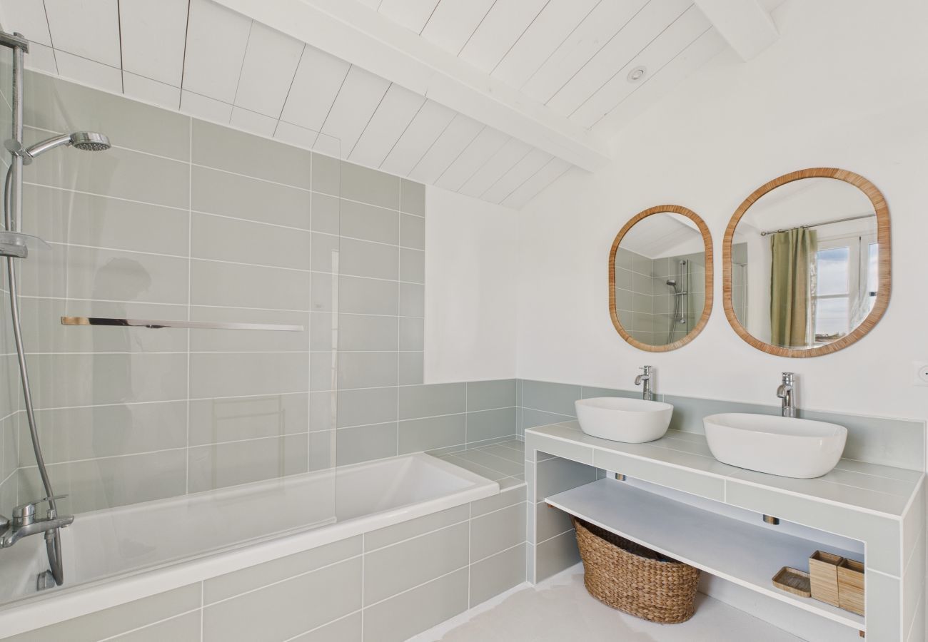 House in Saint-Clément-des-Baleines - 400m from the beach, garden, house for 8