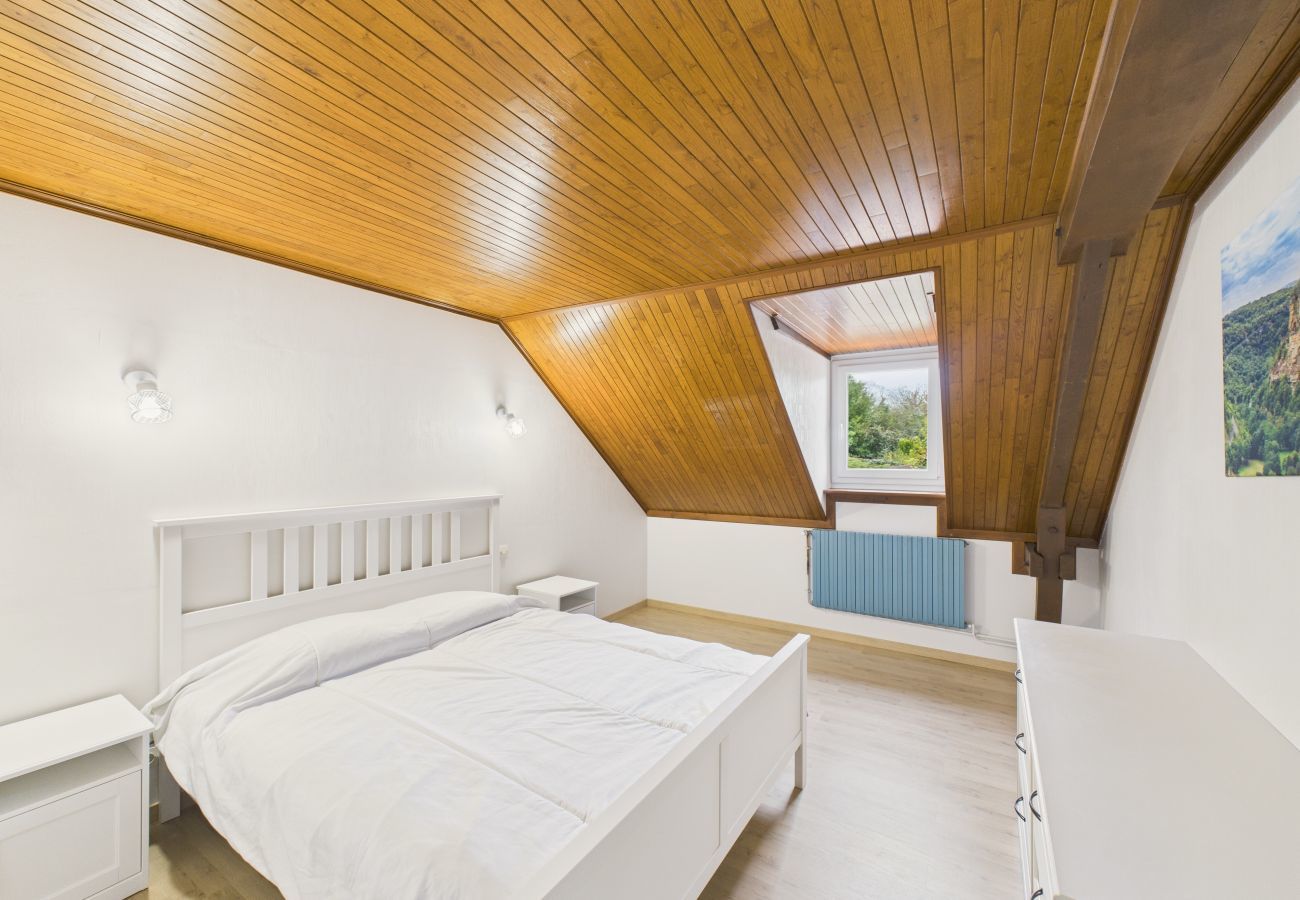 House in Sarlat-la-Canéda - Spacious Family Home with Pool for 12