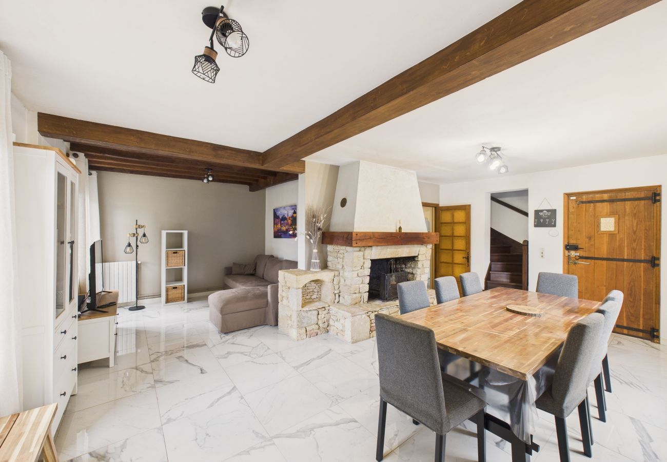 House in Sarlat-la-Canéda - Spacious Family Home with Pool for 12