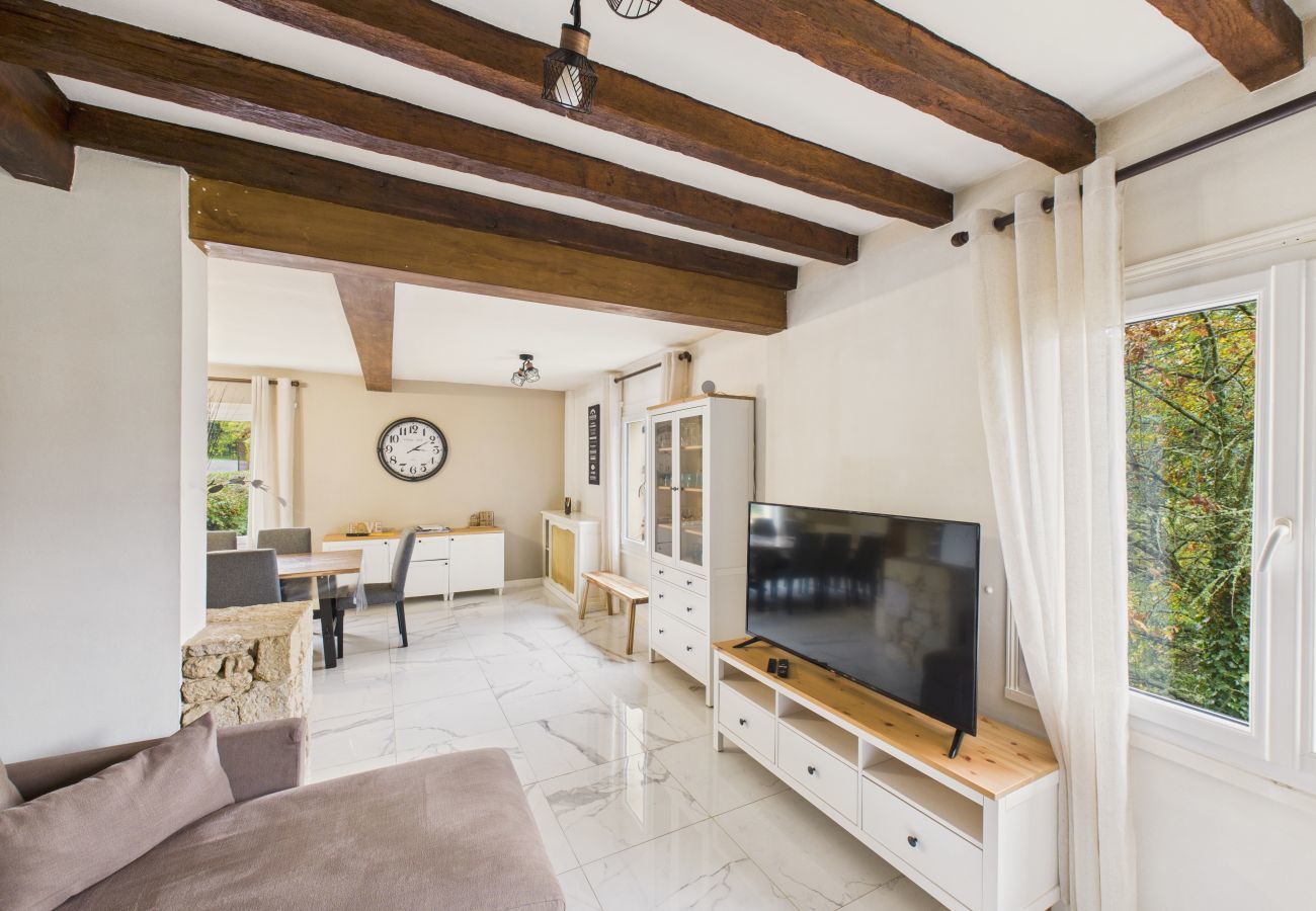 House in Sarlat-la-Canéda - Spacious Family Home with Pool for 12