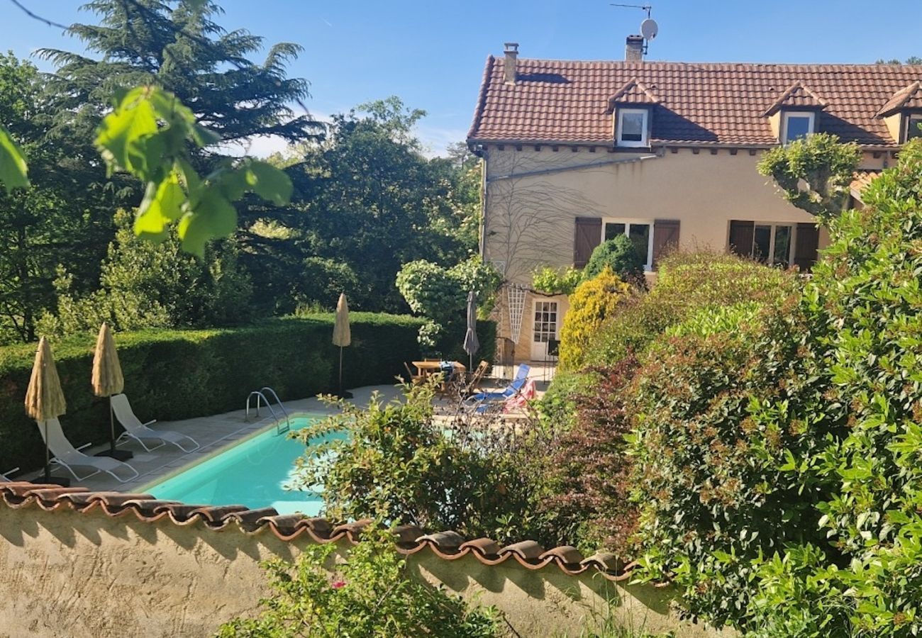 House in Sarlat-la-Canéda - Spacious Family Home with Pool for 12