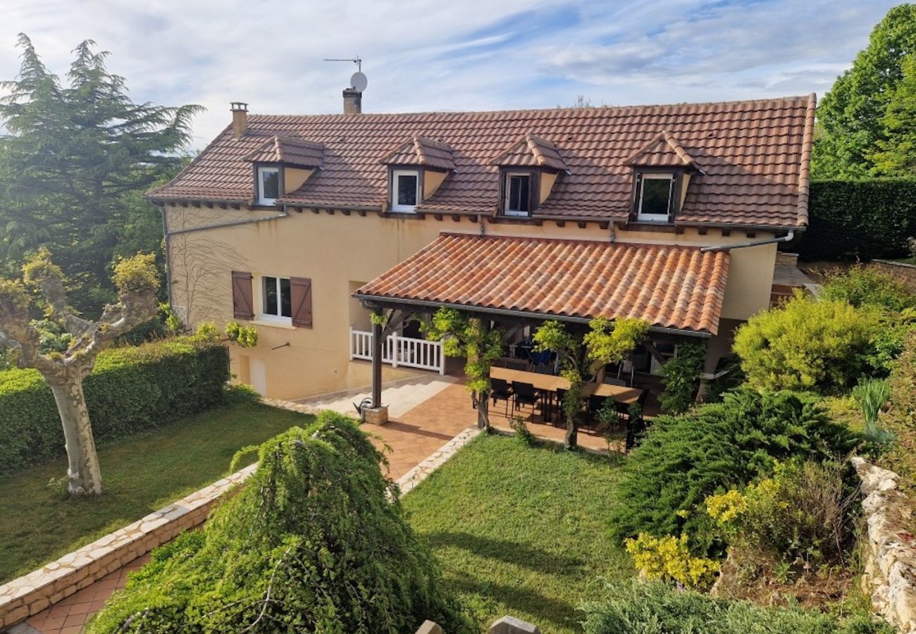 House in Sarlat-la-Canéda - Spacious Family Home with Pool for 12