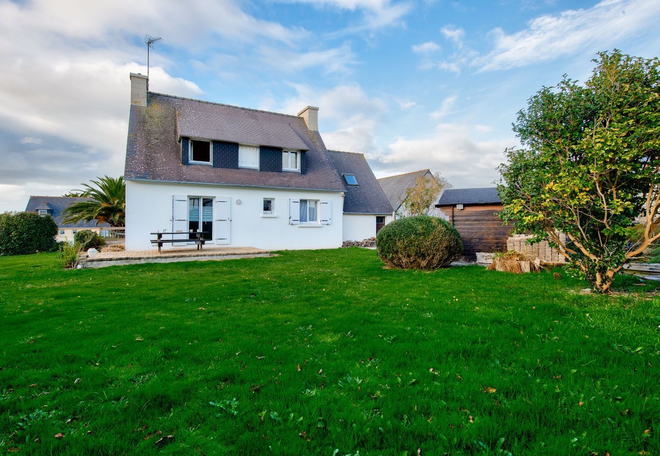House in Plouguerneau - House for 6 with Large Garden – City Center