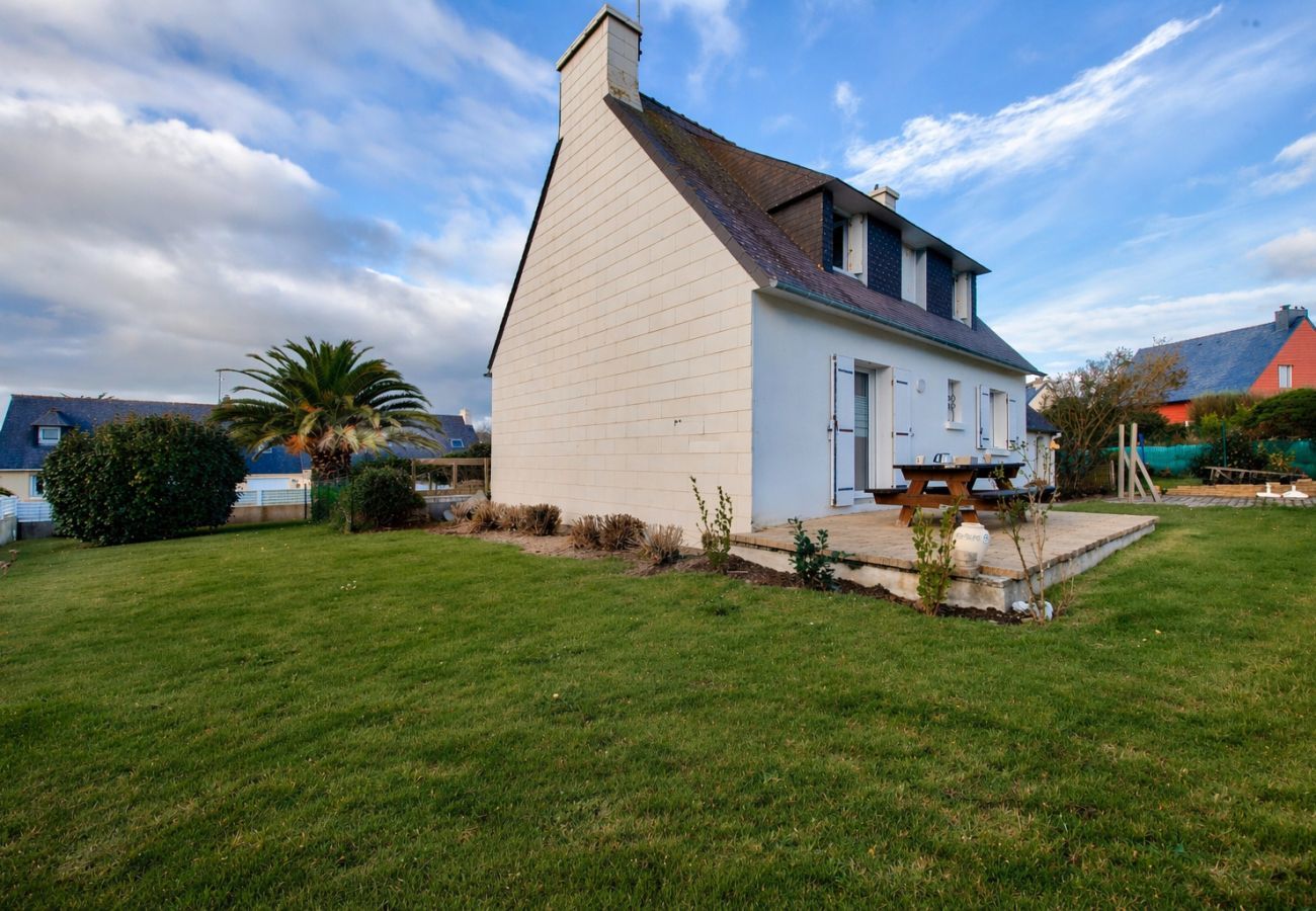 House in Plouguerneau - House for 6 with Large Garden – City Center