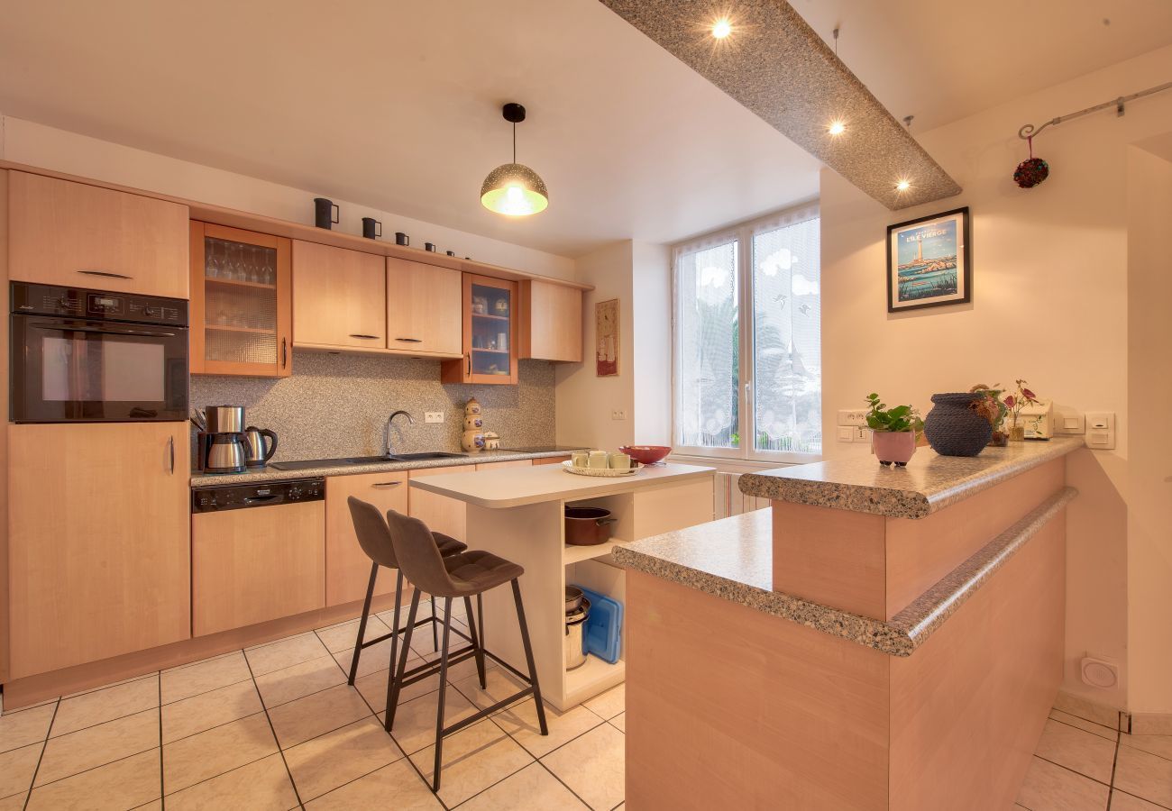 House in Plouguerneau - 800m from the beach – house for 6 with pool table