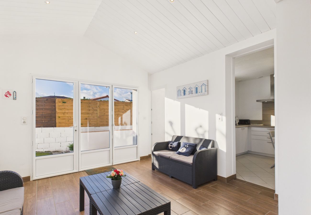 House in La Tranche-sur-Mer - 400m from sea - big house for 10, garden