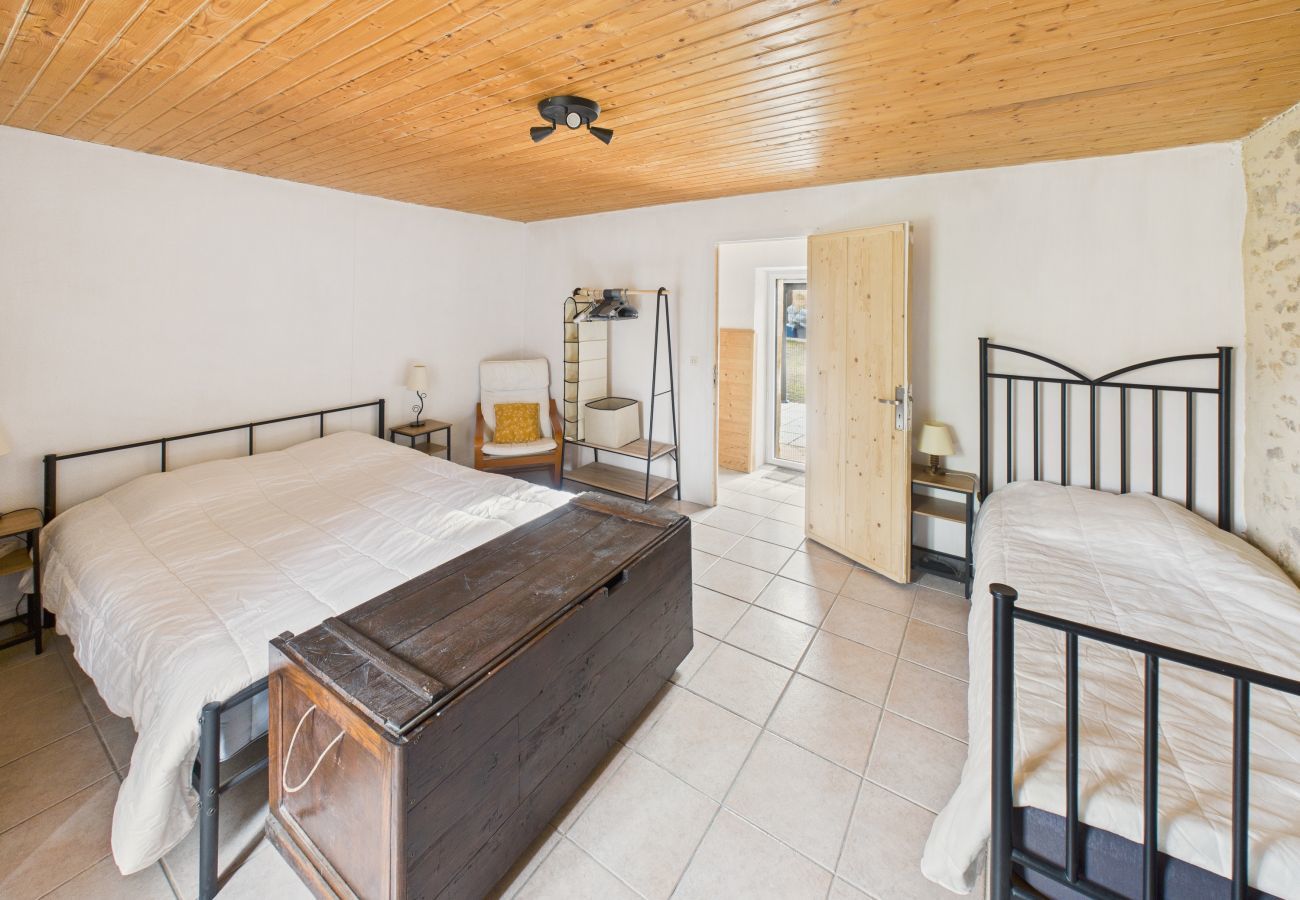 House in Plazac - House for 5 – Large Garden & Terrace – Jacuzzi