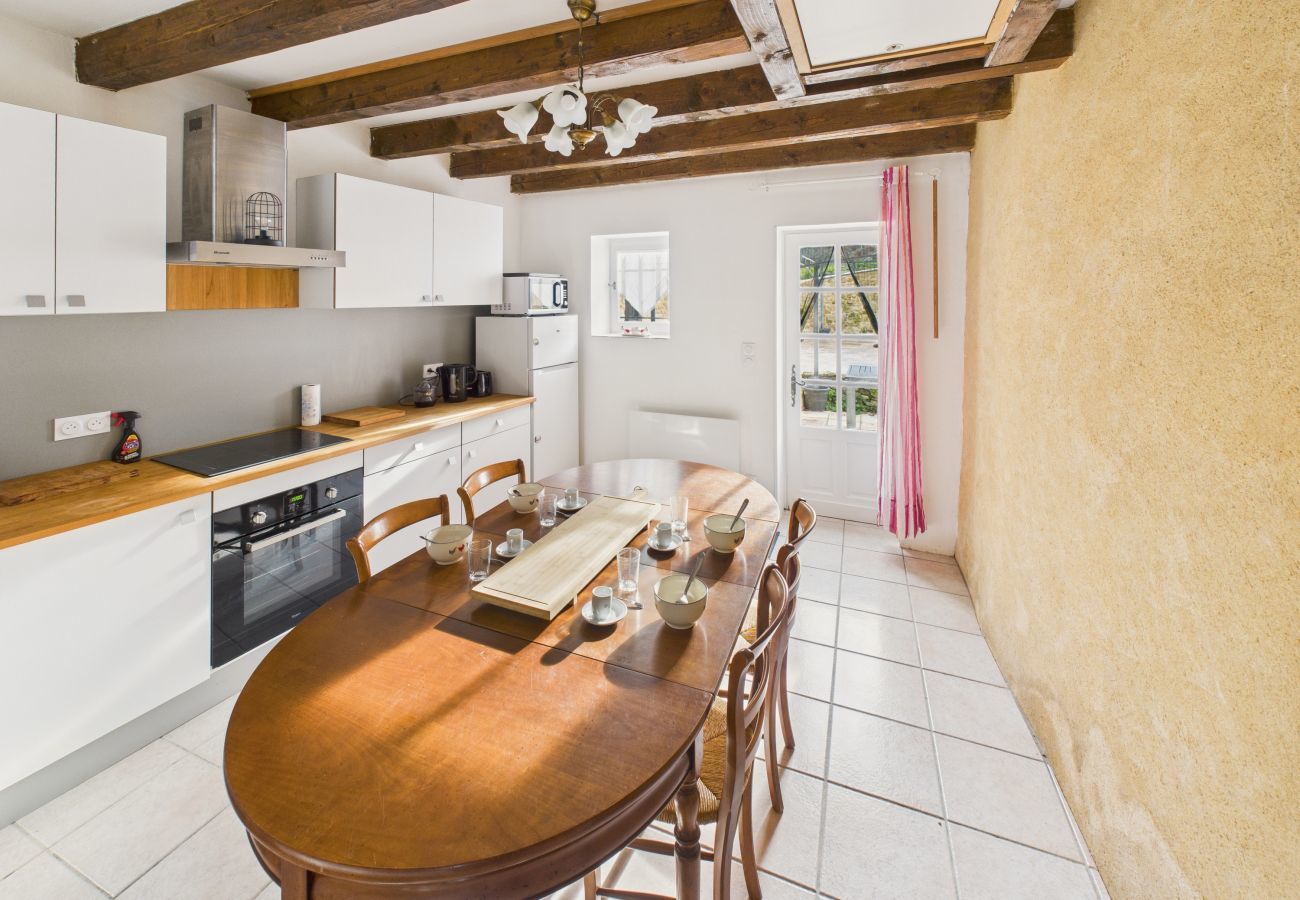 House in Plazac - House for 5 – Large Garden & Terrace – Jacuzzi