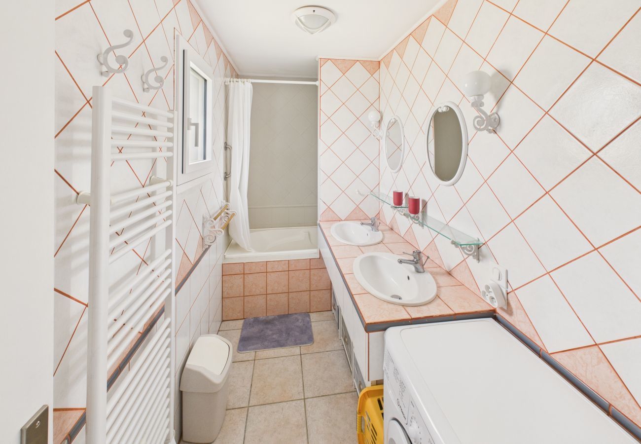 House in Plazac - House for 5 – Large Garden & Terrace – Jacuzzi