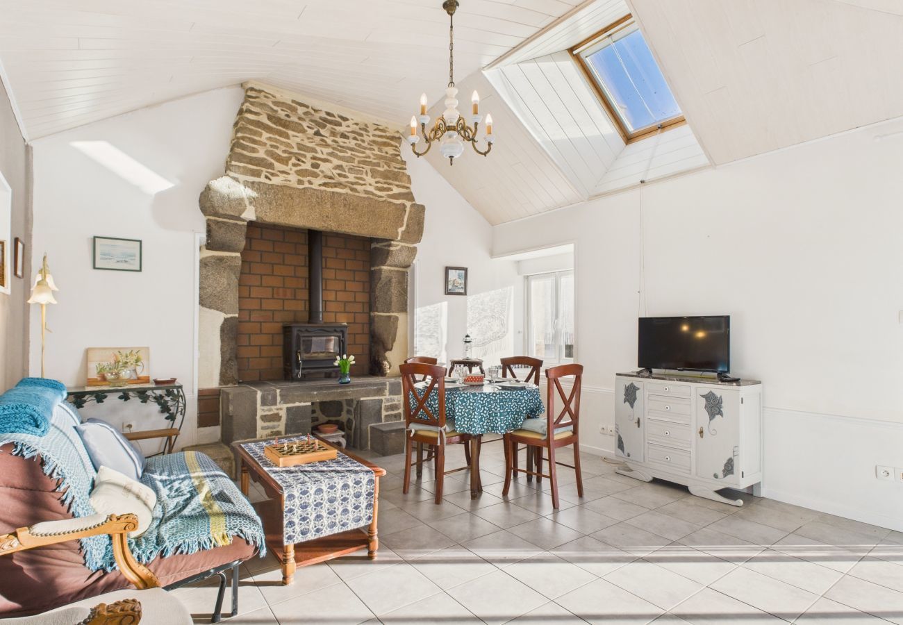 House in Plouguerneau - Perfect for 2 in the Countryside with Garden