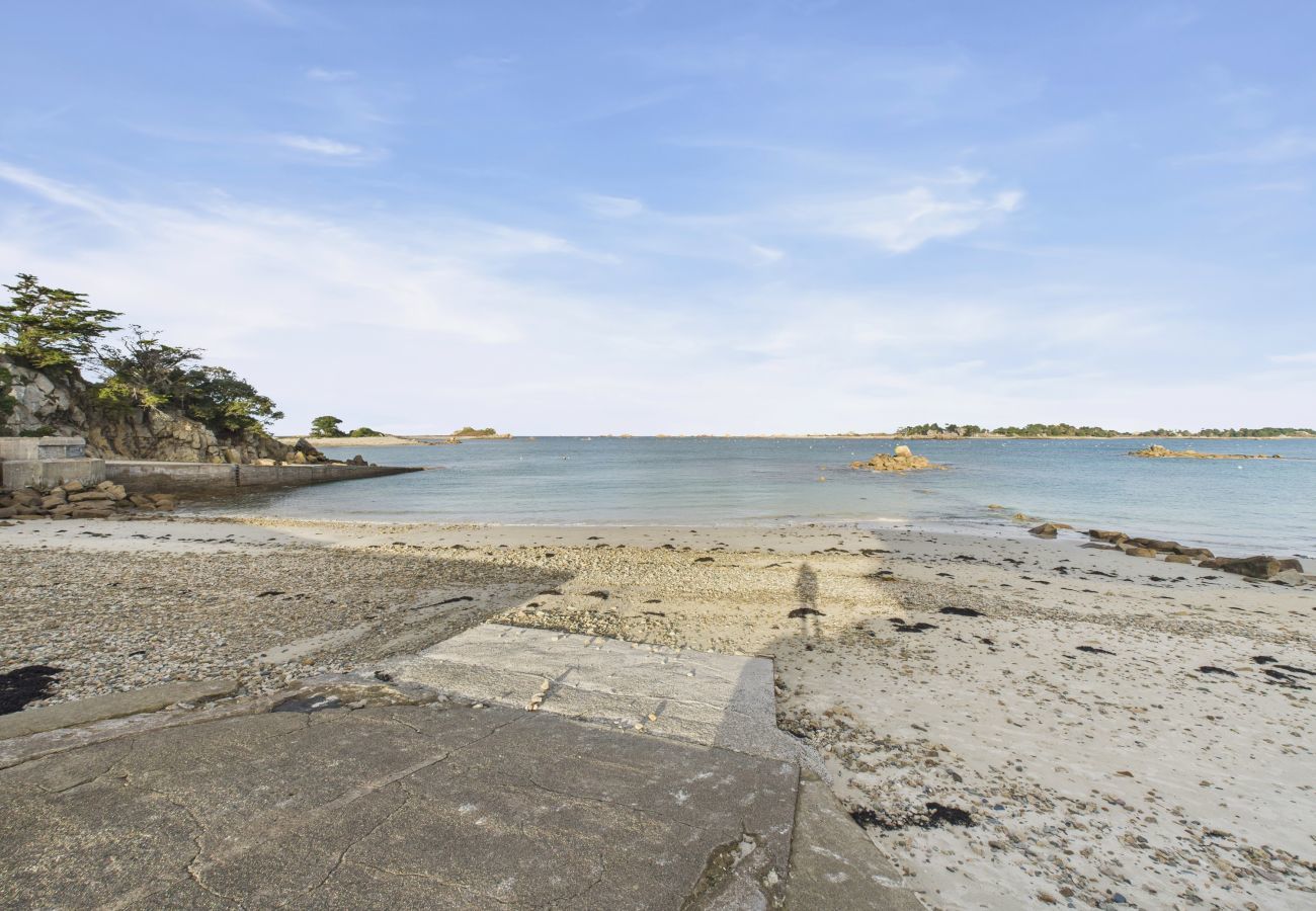 Apartment in Penvénan - Sea View – Apartment for 2 with Balcony