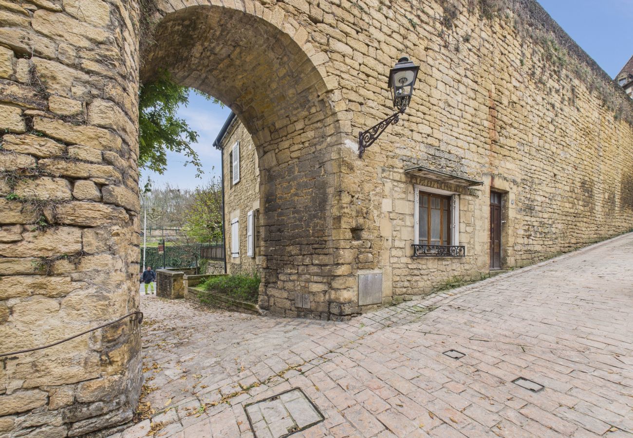 House in Sarlat-la-Canéda - House for 6 with garden, in the heart of Sarlat