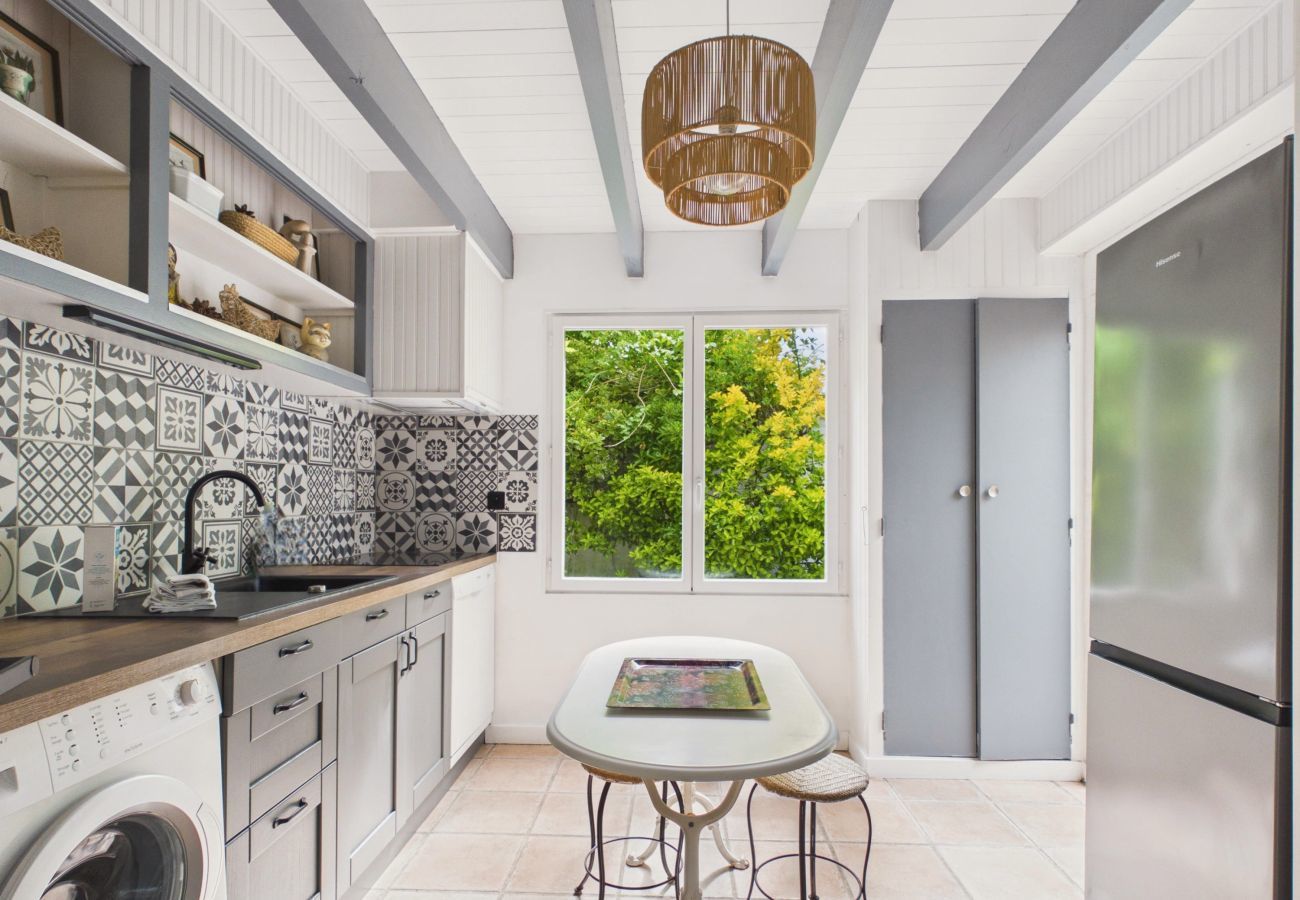 House in Les Portes-en-Ré - 800m from the beach, house for 7 with garden