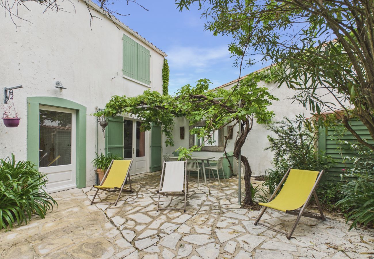 House in Les Portes-en-Ré - 800m from the beach, house for 7 with garden
