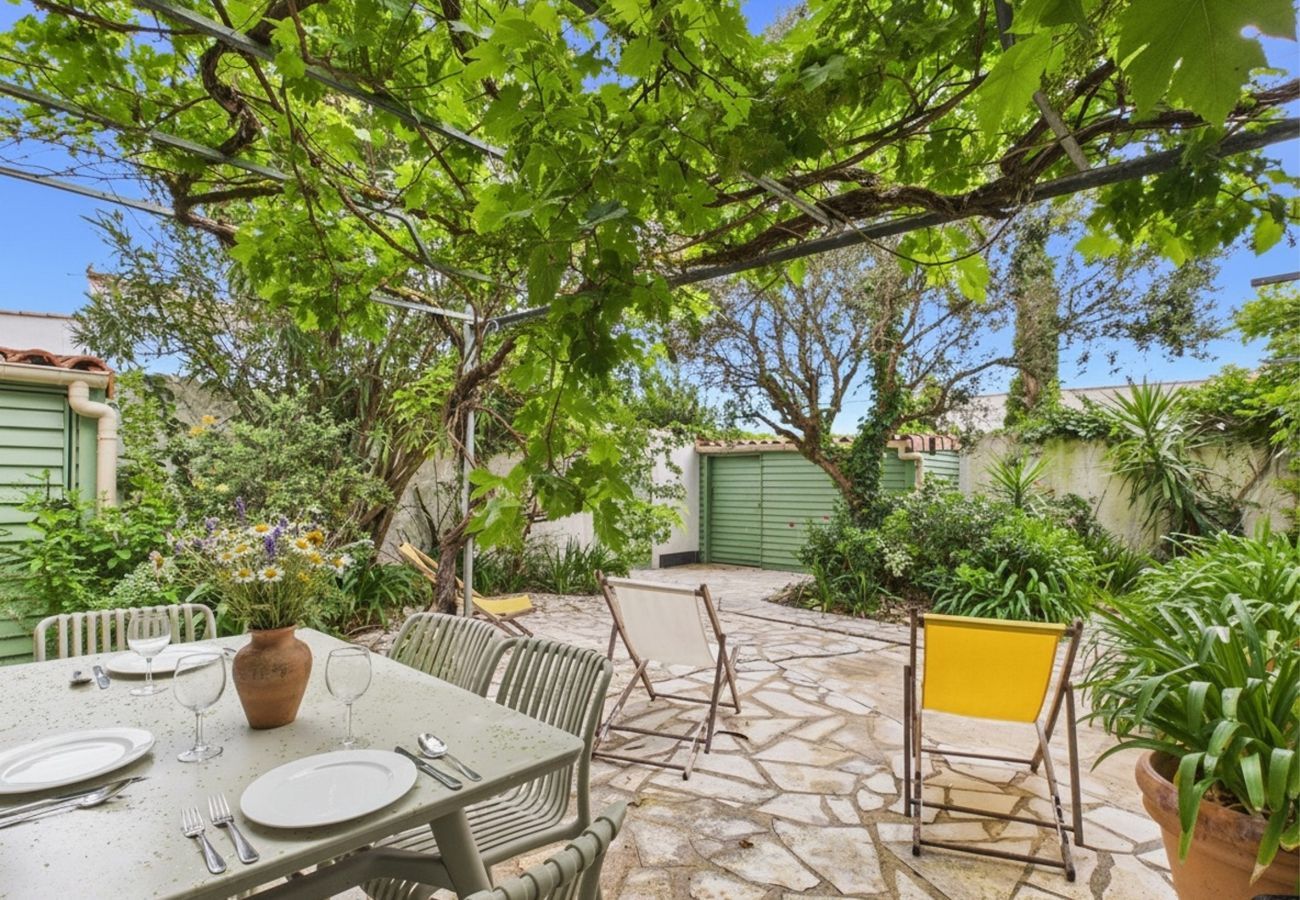 House in Les Portes-en-Ré - 800m from the beach, house for 7 with garden