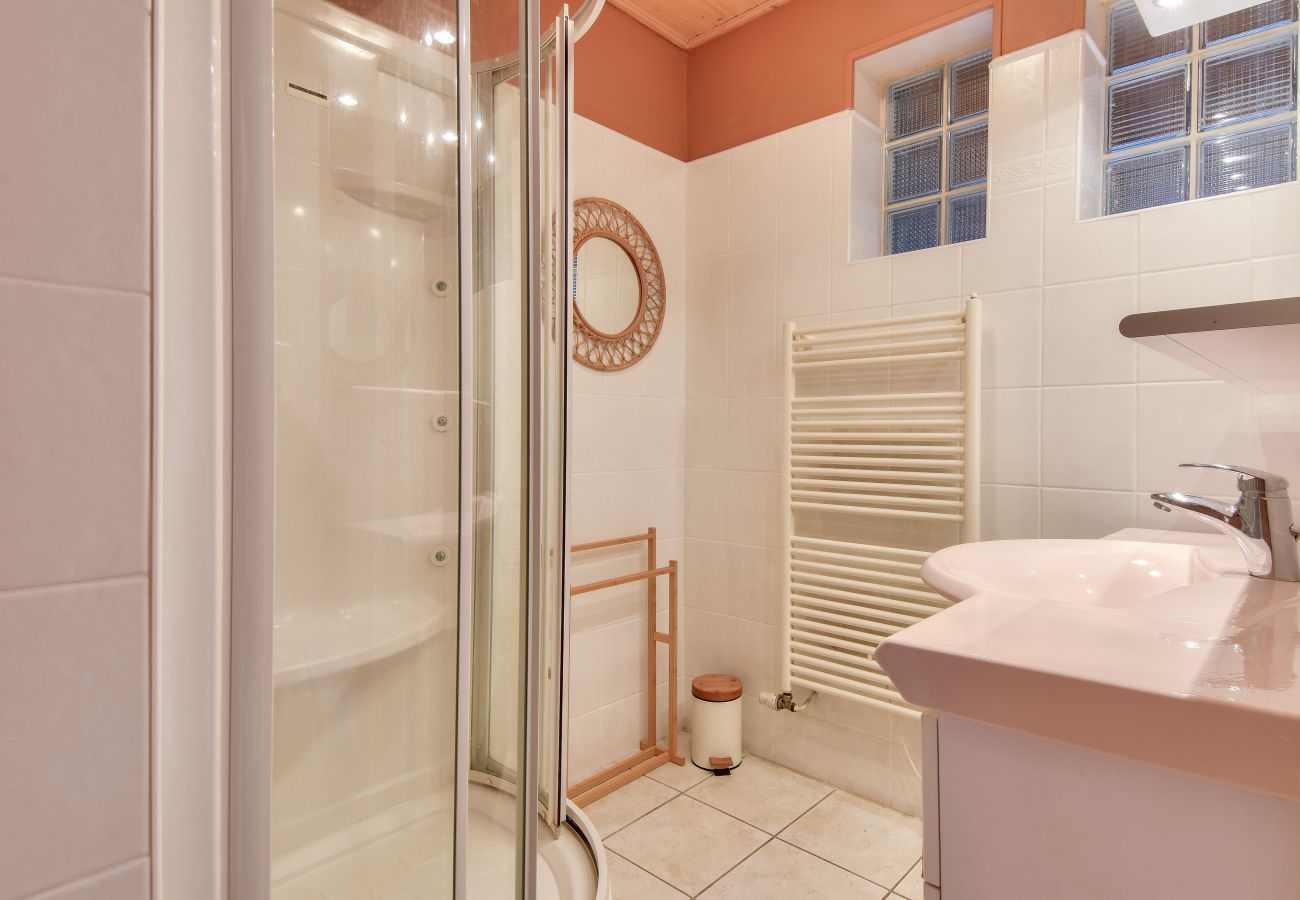 House in La Guérinière - House for 10 with pool, 600m from the beach