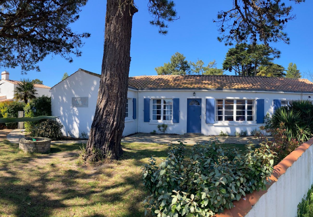 House in La Guérinière - House for 10 with pool, 600m from the beach