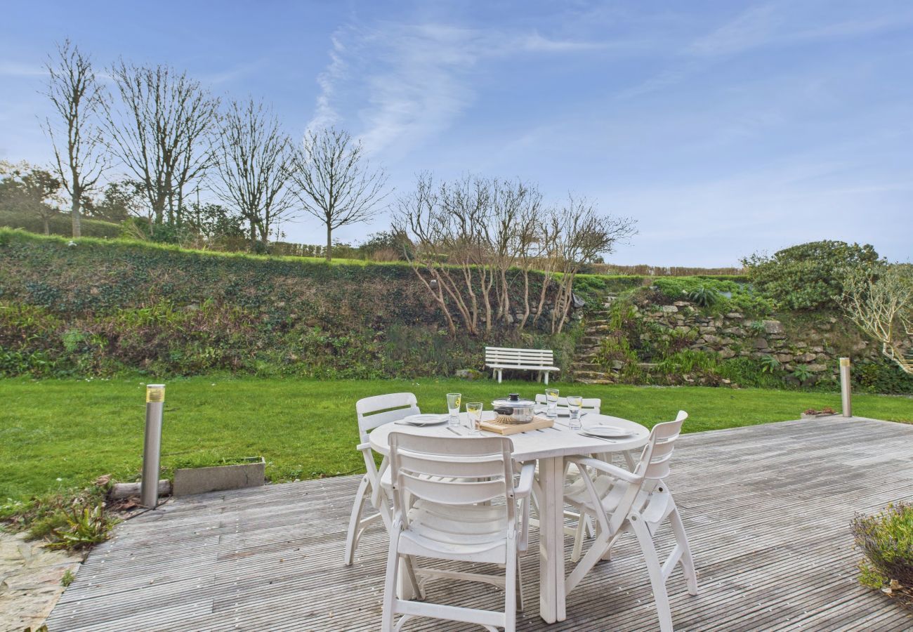 House in Plouguerneau - Ocean View – Charming House for 4 – Garden