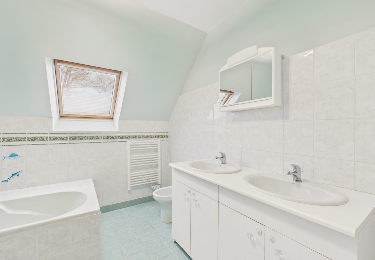 House in Clohars-Fouesnant - Family home for 4 adults and 4 children – Garden