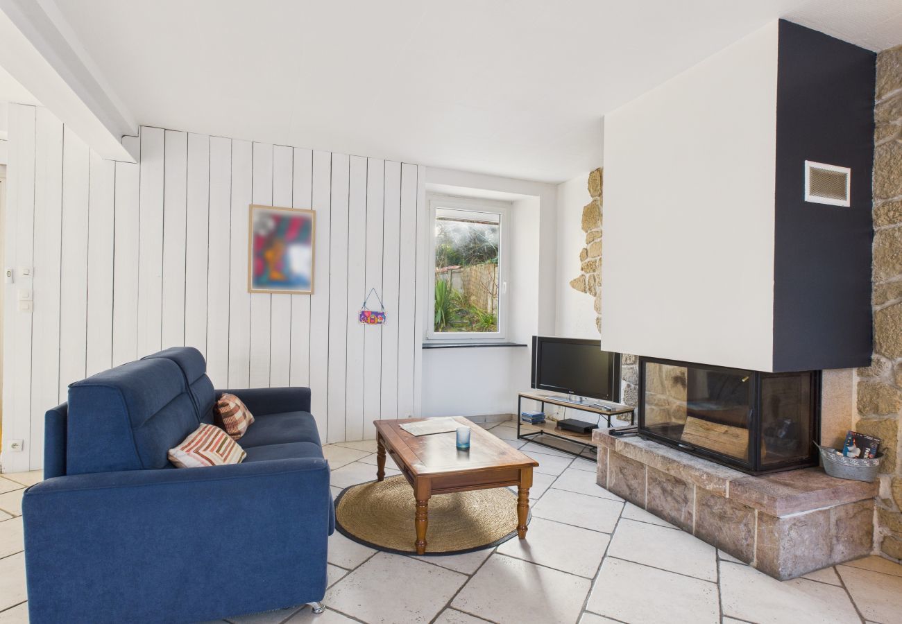 House in Erquy - 400 m from the beach - House with garden for 6