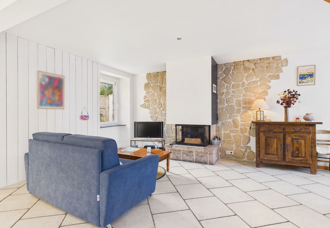 House in Erquy - 400 m from the beach - House with garden for 6