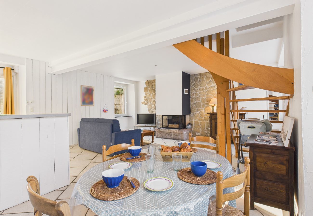 House in Erquy - 400 m from the beach - House with garden for 6